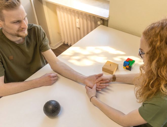 Handtherapie bei Ergotherapie Reblin