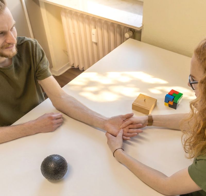 Handtherapie bei Ergotherapie Reblin